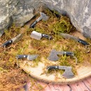 Mini-Schl&uuml;sselanh&auml;nger Axt Variante &quot;2&quot; aus Metall mit Kunstlederscheide