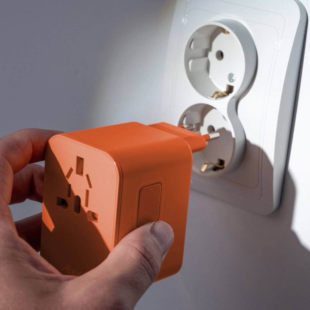 Matador Global Reiseadapter Schwarz – Steckt Bis Zu 6 Geräte Gleichzeitig An – Für Reisen Weltweit