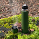 Thermosflasche in Oliv aus Edelstahl mit Trinkbecher