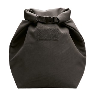 Klein in Schwarz